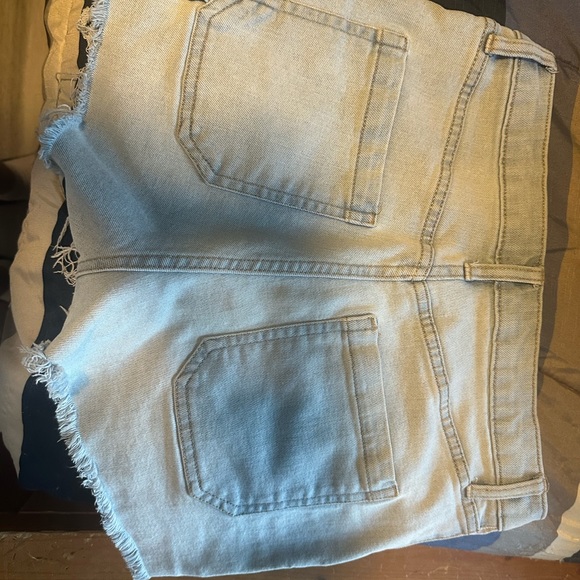 Shorts - Picture 3 of 3